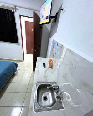 Chambre, 1 grand lit | Cuisine privée