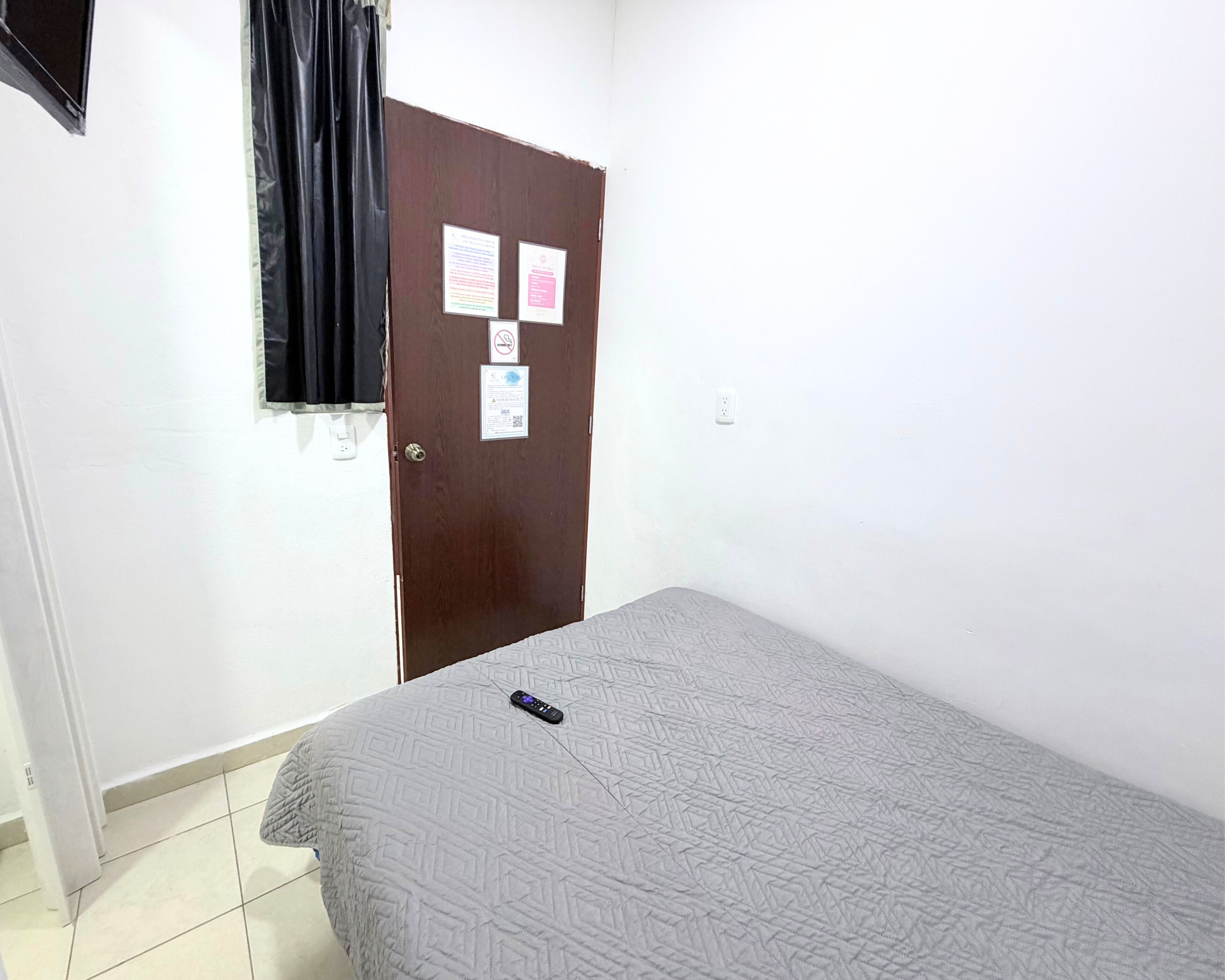 Habitación económica, 1 cama Queen size | Wifi gratis y ropa de cama 