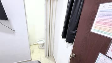 Habitación económica, 1 cama Queen size | Wifi gratis y ropa de cama