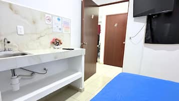 Basic Room, 1 Queen Bed | Free WiFi, bed sheets