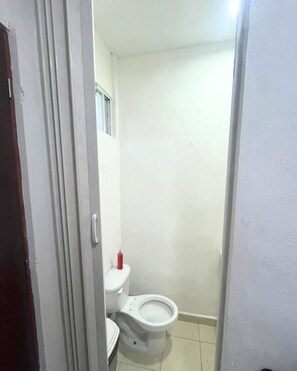 Economy Room | Bathroom - Hotel Posada Centro Atlacomulco (Atlacomulco de Fabela)