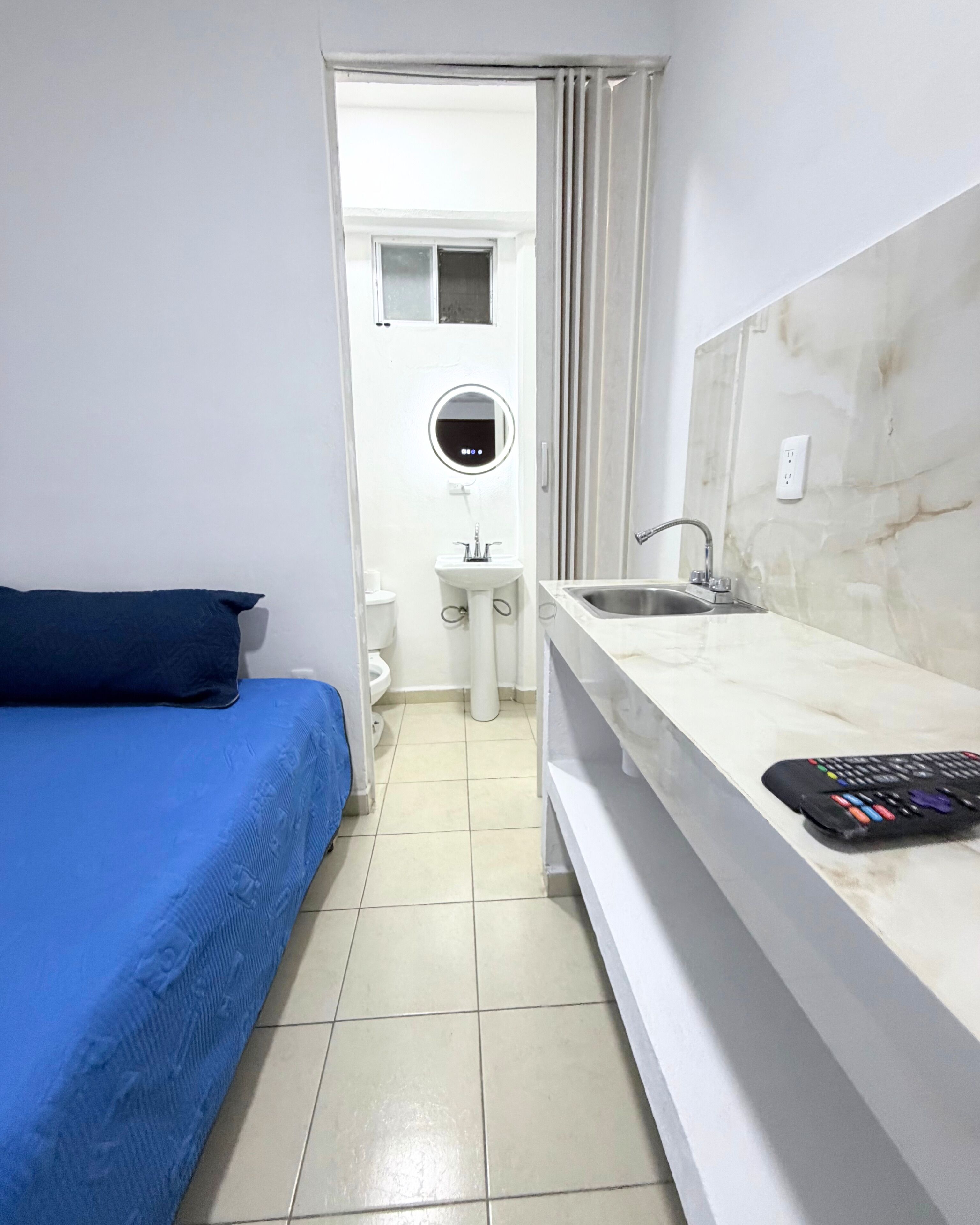 Basic Room, 1 Queen Bed