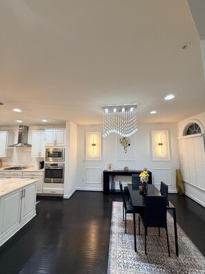 Dining - Premium Modern Luxe Retreat Near BWI & Arundel Mills (Severn)
