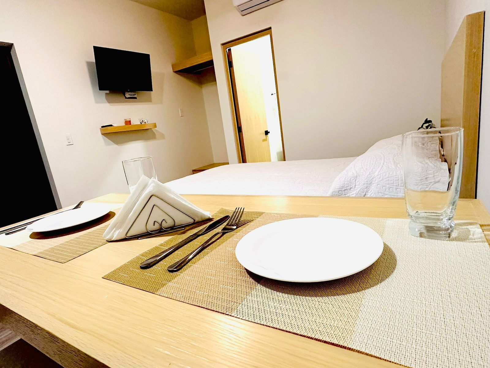 1 bedroom, iron/ironing board, internet, bed sheets