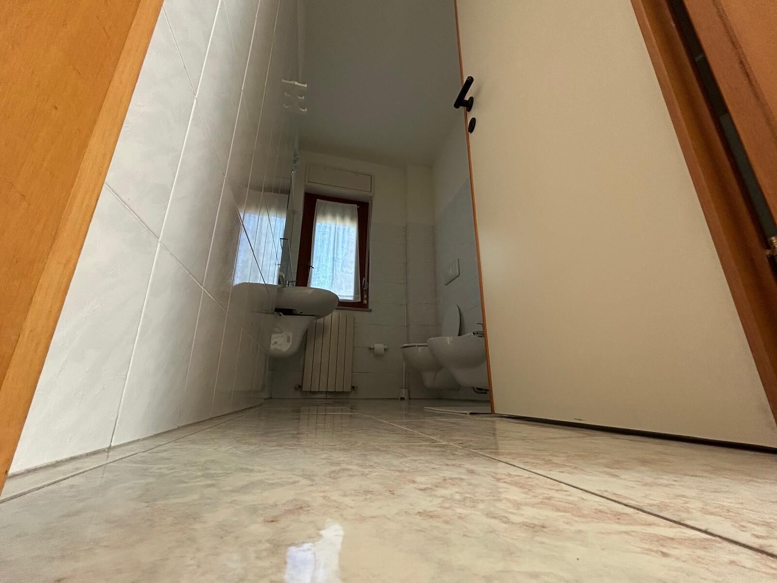 Dusche, Haartrockner, Bidet, Handtücher