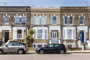 Exterior - Stylish Fulham Apartment with Private Garden (London)