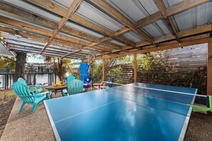 Outdoor dining - ParadiZe on Lake LBJ Open water 6 Bed 5 Bath Boat slip 2 jet ski ramps (Kingsland)