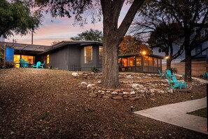 Exterior - ParadiZe on Lake LBJ Open water 6 Bed 5 Bath Boat slip 2 jet ski ramps (Kingsland)