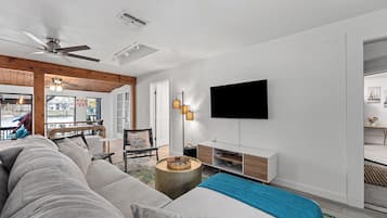 Smart-TV, Kamin, Tischfußball, Tischtennisplatte