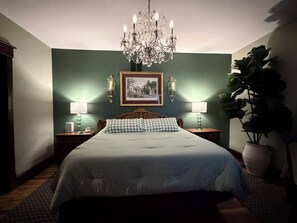 4 bedrooms, desk, iron/ironing board, free WiFi - One-of-a-kind historic getaway, where timeless charm meets modern fun & comfort. (Front Royal)