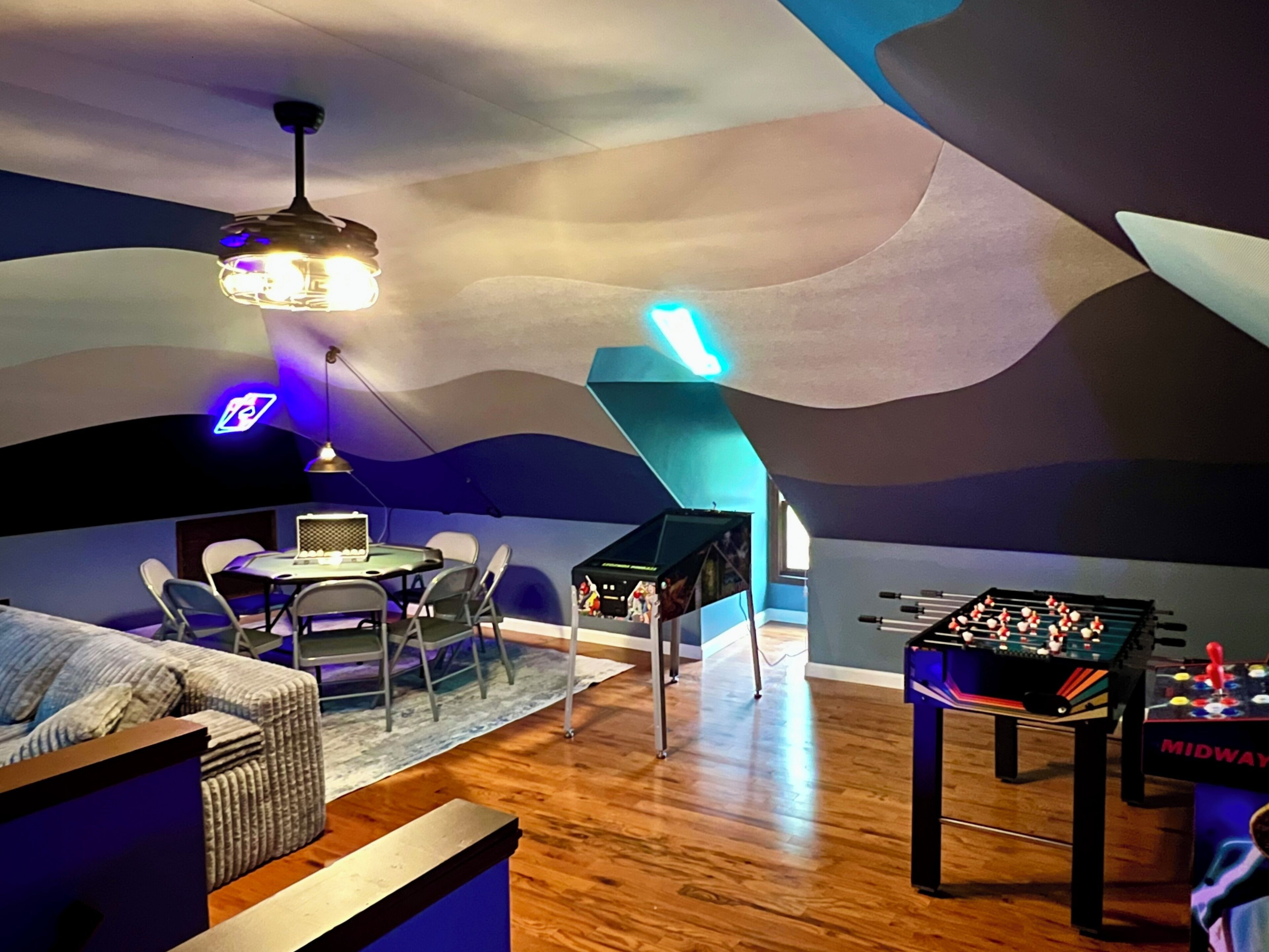 One-of-a-kind Historic Getaway, Where Timeless Charm Meets Modern Fun & Comfort. - 프론트 로열
