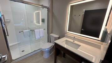 Standard Room, 1 King Bed, Non Smoking, Kitchen | Bathroom