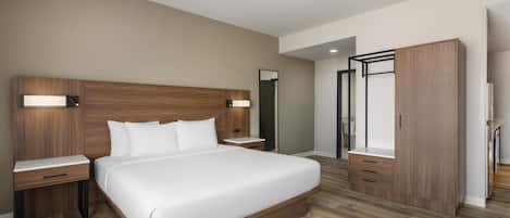 Habitación estándar, 1 cama King size, con acceso para personas discapacitadas, cocina | Escritorio, espacio para trabajar con laptop y cortinas blackout