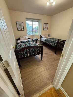4 slaapkamers, een strijkplank/strijkijzer, wifi, beddengoed