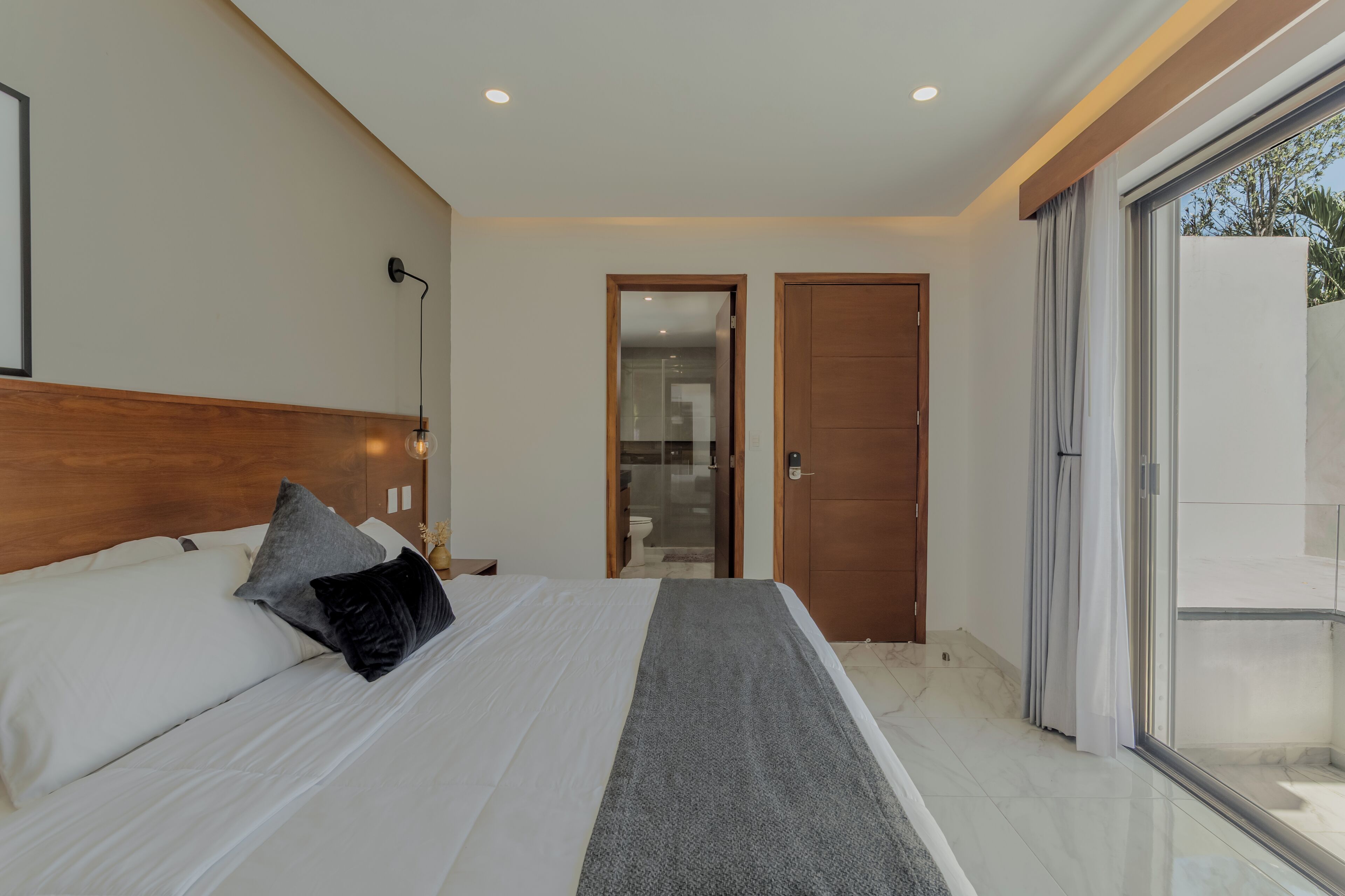 Suite – deluxe | Safe på rommet, skrivebord og skrivebord for bærbar PC