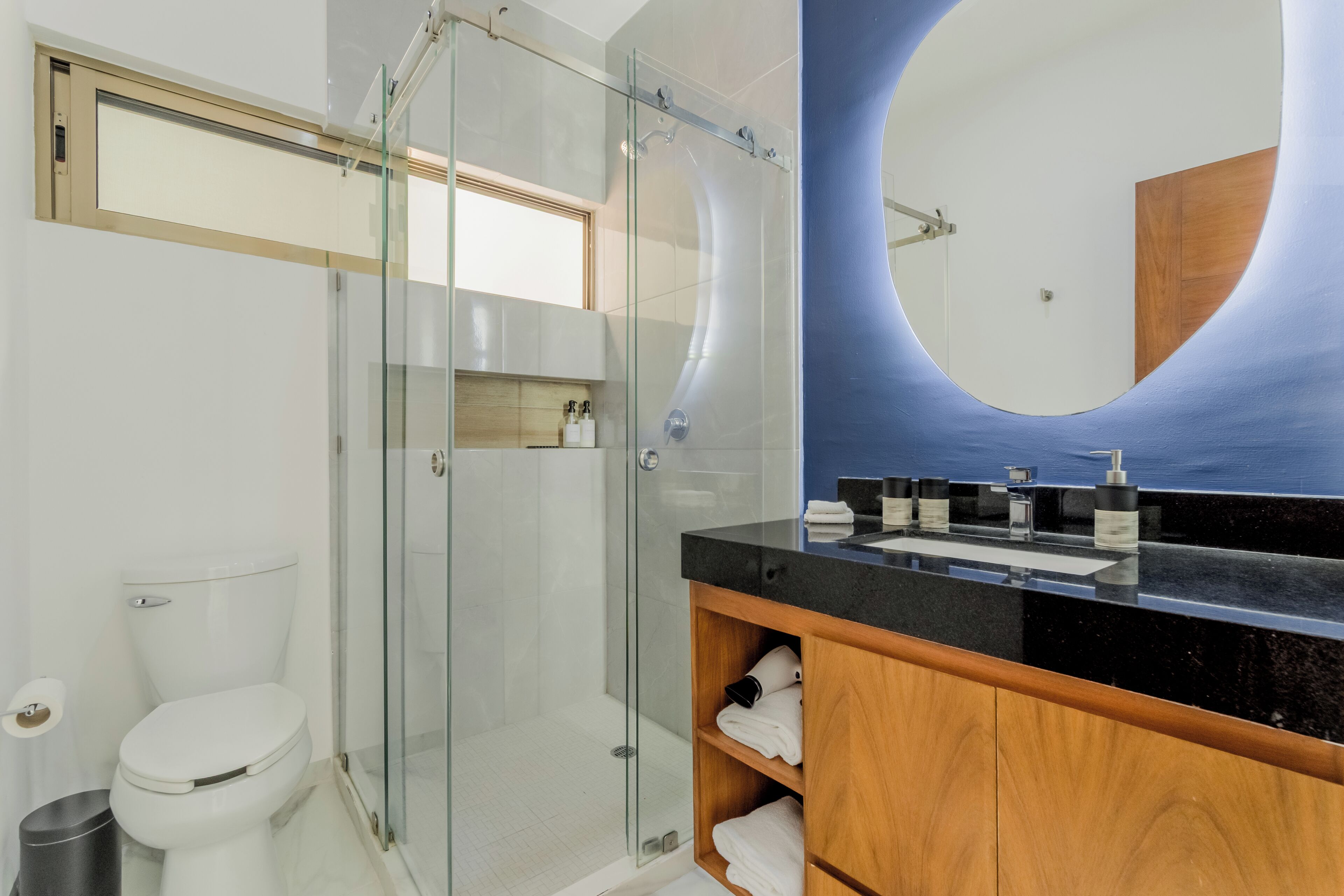 Suite Comfort | Bagno | Asciugacapelli, asciugamani, sapone, shampoo