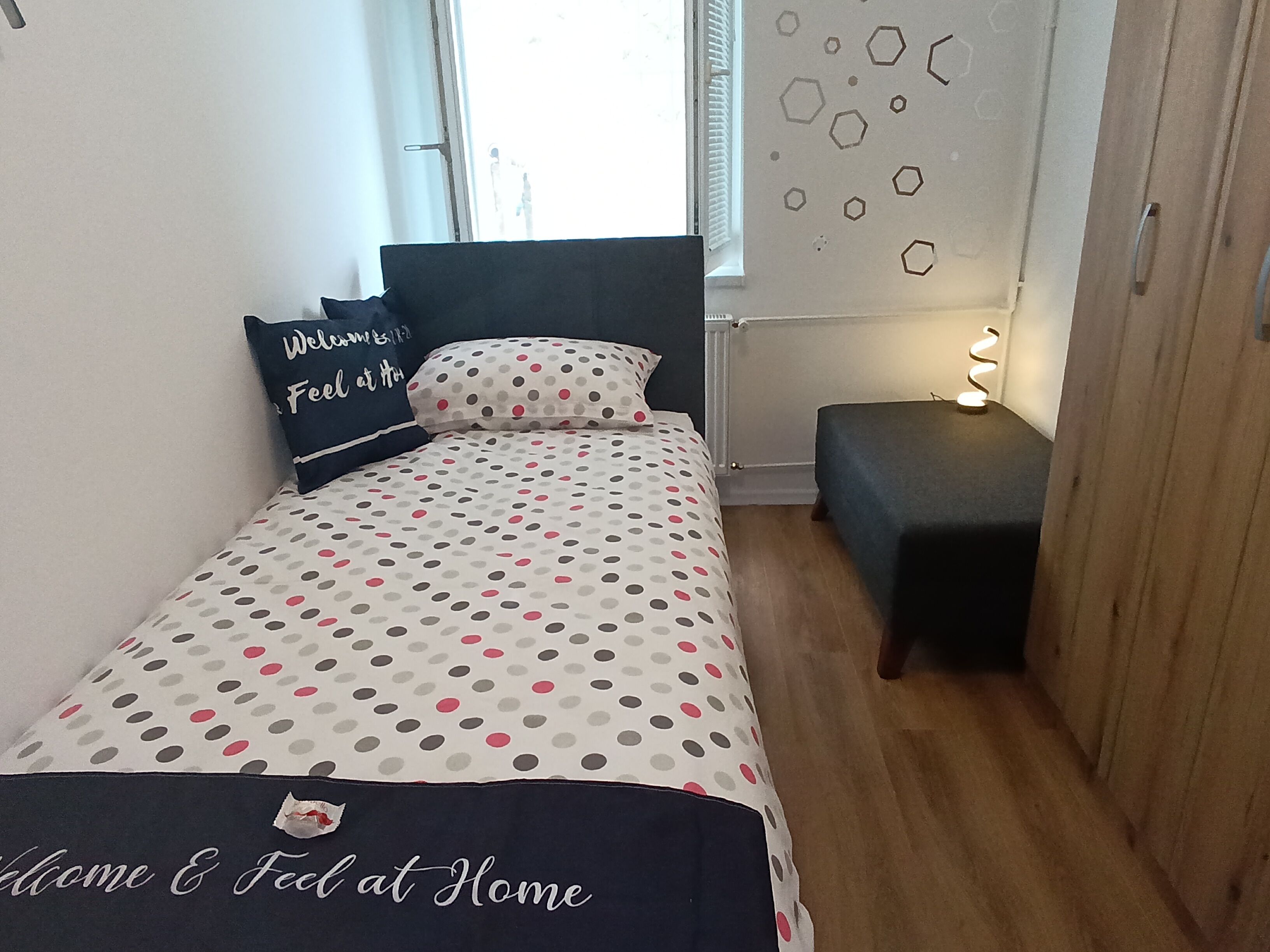 1 chambre, fer et planche à repasser, Wi-Fi, draps fournis