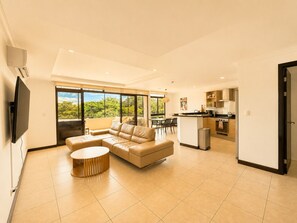 Living area - Luxury 2-Story Penthouse with Private Jacuzzi (Río Oro)