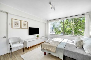 2 bedrooms, iron/ironing board, WiFi - Holanda Urban Apartment 2D steps to Costanera (Providencia)