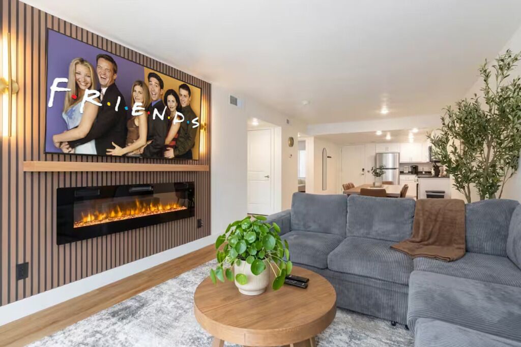 Smart TV, fireplace