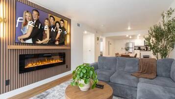 Smart TV, fireplace
