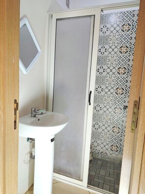 Dutxa, bidet, tovalloles i sabó 
