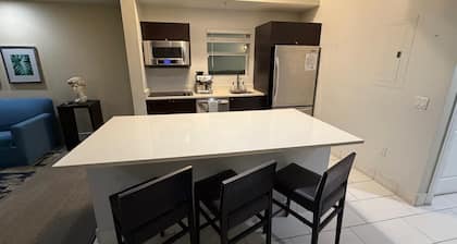 Luxury 1BR at Providence at Doral Resort 1070 sqft