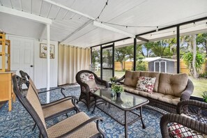 Interior - Spacious 4BR + 3.5BA Home, Backyard, Tampa & USF (Lutz)