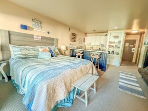 Room - Mauna Lua-Studio, Lake Resort Property - King bed - Private Beach,No resort fees (South Lake Tahoe)