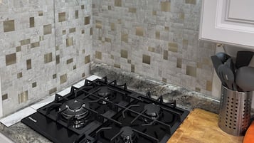 Micro-ondes, four, plaque de cuisson