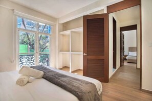 5 bedrooms, iron/ironing board, WiFi, bed sheets - Spacious Home Ideal for Groups, Patio, Arcade Game (Mexico City)