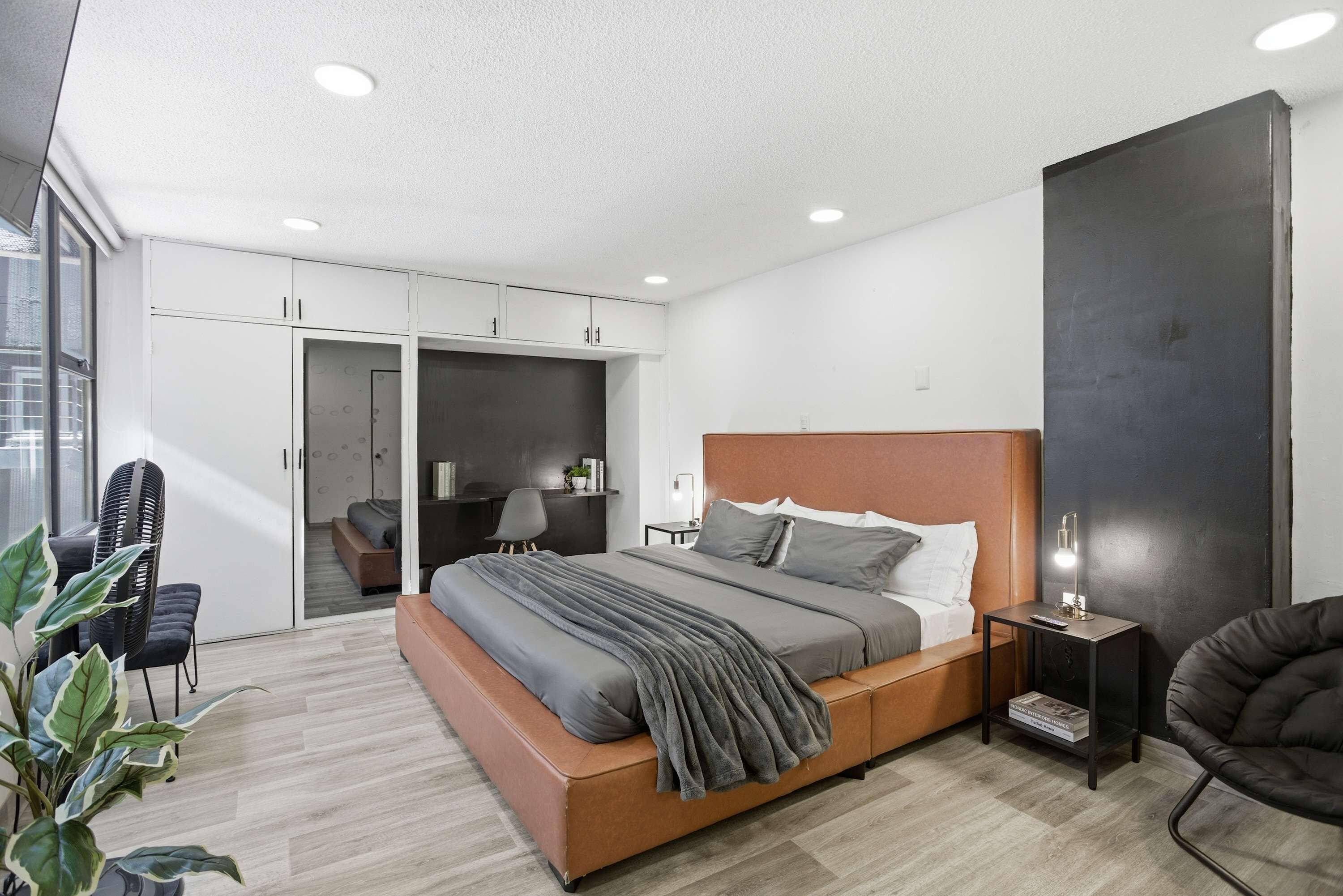 5 habitaciones, tabla de planchar con plancha, cuna de viaje y wifi 