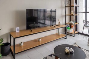 TV, offices - Walkable Polanco Stay Near Top Spots (Mexico City)