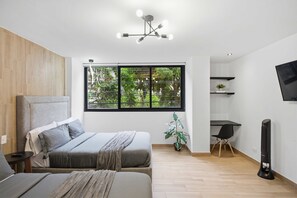 6 bedrooms, iron/ironing board, travel cot, WiFi - Polanco Stay, Terrace, Workspace & Prime Location (Mexico City)