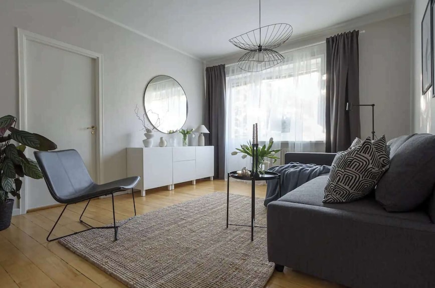 Modern 1br Apartment With Balcony, 20min To City - Estocolmo