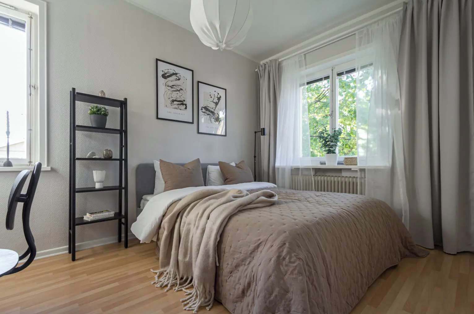 1 bedroom, desk, WiFi, bed sheets