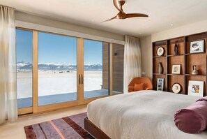 4 bedrooms, desk, iron/ironing board, WiFi - Architect-Designed Lux Estate, Spa, Mt view (Tetonia)