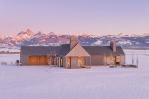 Watch the Tetons glow pink at dusk while snow blankets the valley. - Award Winning Architect-Designed Lux Estate + Spa (Tetonia)
