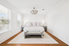 6 bedrooms, iron/ironing board, travel cot, free WiFi - NEW! 30A Chic 6 King Bedroom Showstopper! Sleeps 17! Seacrest Beach! HUGE POOL! (Inlet Beach)
