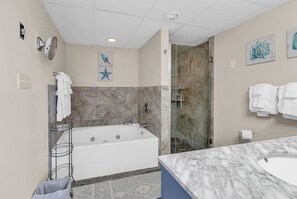 Bathroom - 3-bedroom condo in tranquil Pawleys Island with AC (Pawleys Island)