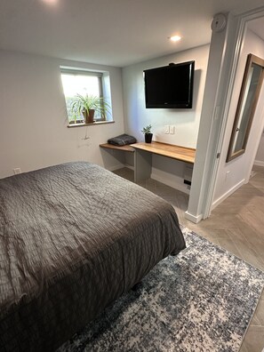 2 bedrooms, desk, travel cot, free WiFi