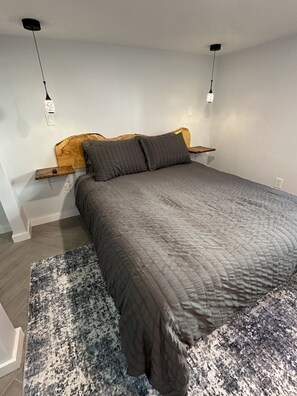2 bedrooms, desk, travel cot, free WiFi
