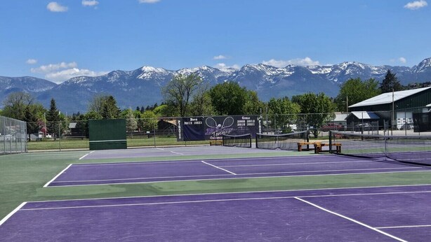 A tennis court with a mountain backdrop. - Short walk to downtown & Flathead Lake (Polson)