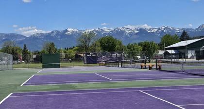 Short walk to downtown & Flathead Lake