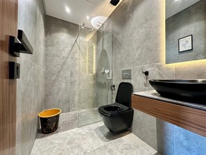 Hair dryer, towels, soap, toilet paper - Modern studio oasis (Casablanca)