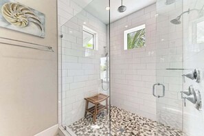 Shower, hair dryer, towels - Pool/Spa - Reef Romance by SeaBreeze Vacation (Anna Maria)