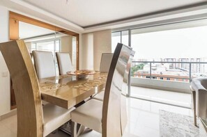 Dining - Luxo no Vale do Lili (Cali)