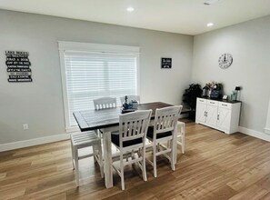 Dining - Cozy Greers Ferry Getaway (Clinton)