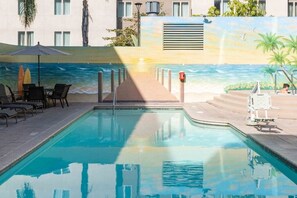 Pool - 2-bedroom resort in fantastic San Diego with AC and fitness room (San Diego)