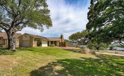     Quiet Horseshoe Bay Getaway, 3BR, Minutes to Lake LBJ